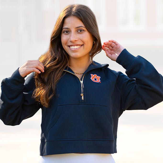 Auburn student wearing navy lululemon scuba with AU logo 